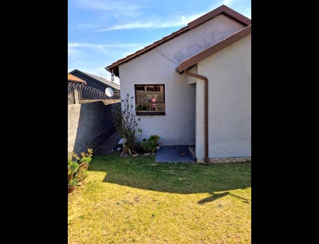 3 BEDROOM HOUSE FOR SALE IN FLEURHOF